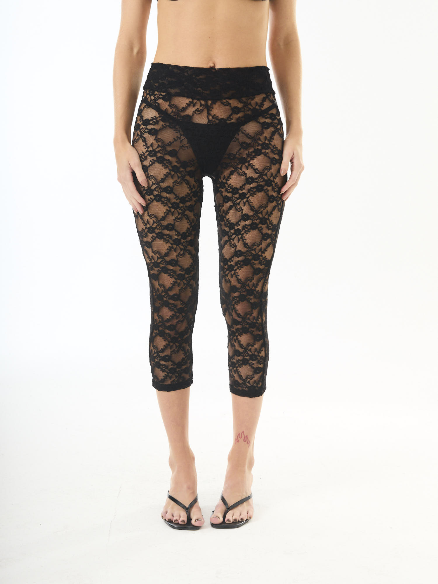 LEGGING_CAPRE_LACE_PRETA_0550